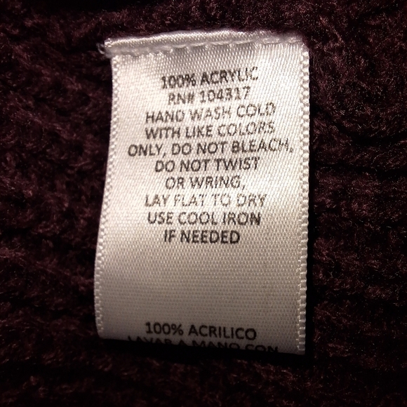 A Harlow and Rose double v-neck thick laced top burgundy sweater in an XL - Picture 6 of 6